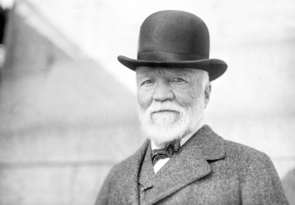 Celebrity Net Worth logo