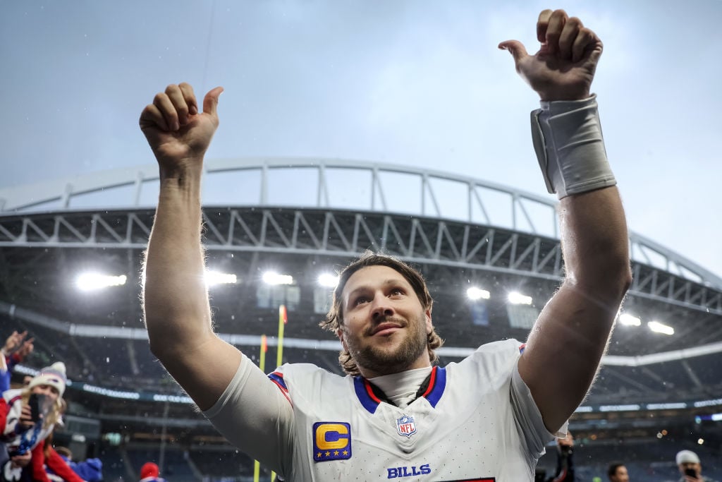 Celebrity Net Worth logo