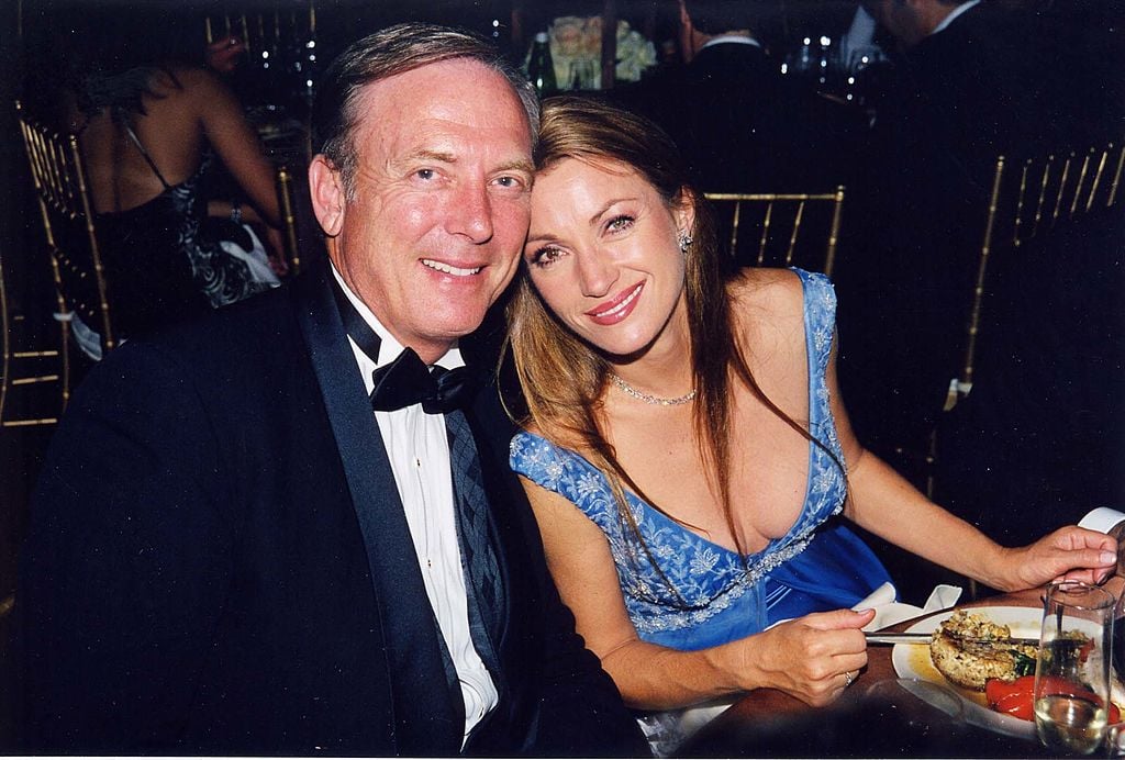 Celebrity Net Worth logo