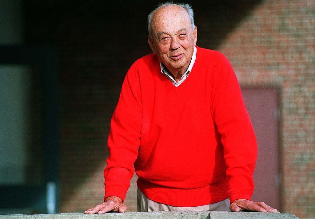 Celebrity Net Worth logo