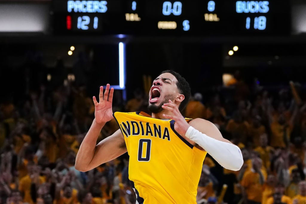 Celebrity Net Worth logo